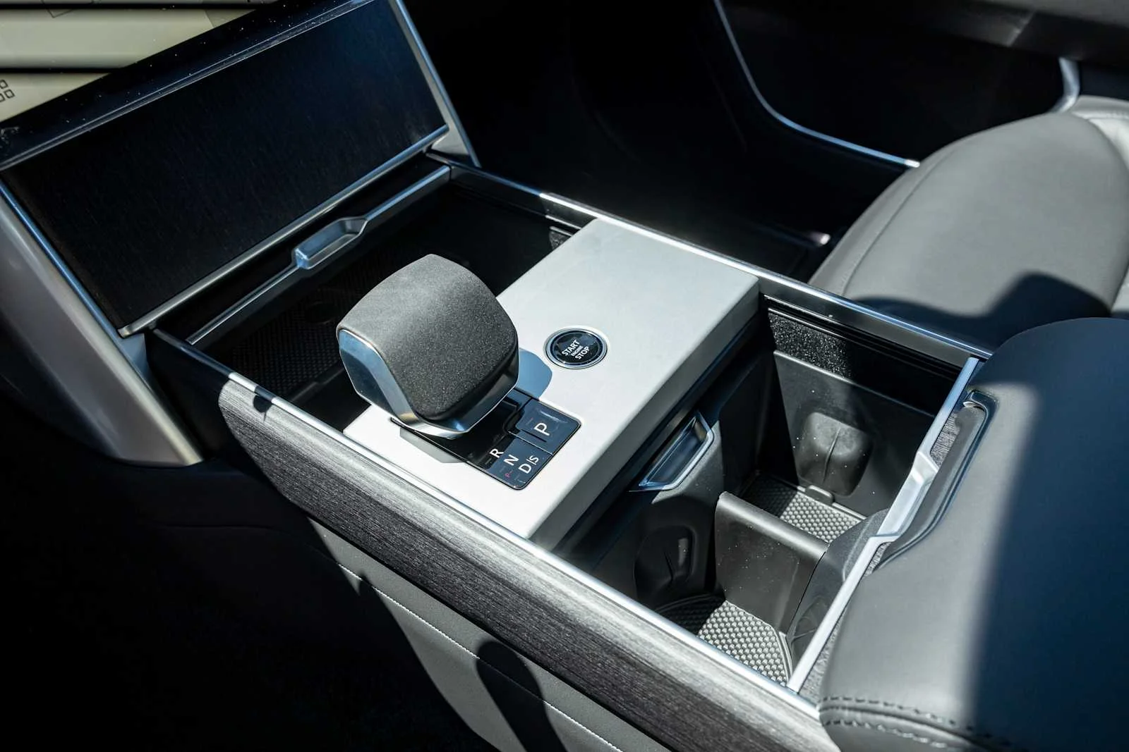 New 2026 Fuji White Land Rover SE image 20