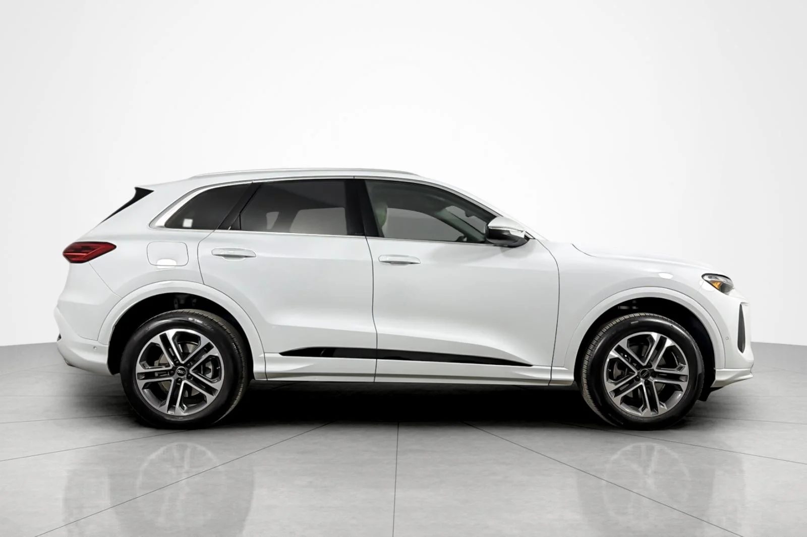 Used 2025 Glacier White Metallic Audi Premium 2.0 TFSI quattro image 6