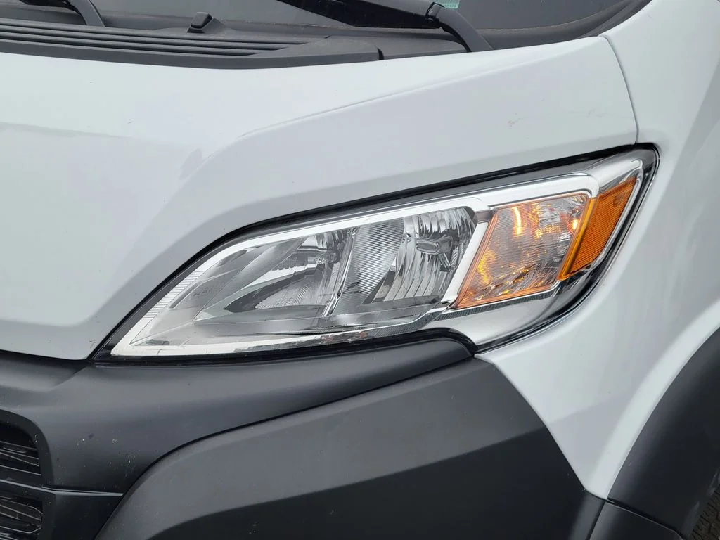 New 2026 Bright White Clear-Coat Exterior Paint RAM Low Roof image 19