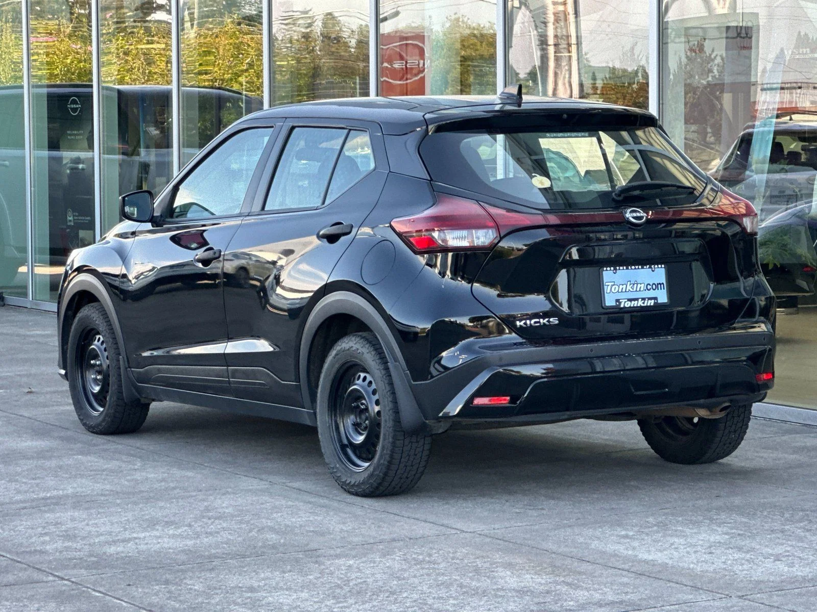 Used 2022 Super Black Nissan S image 5