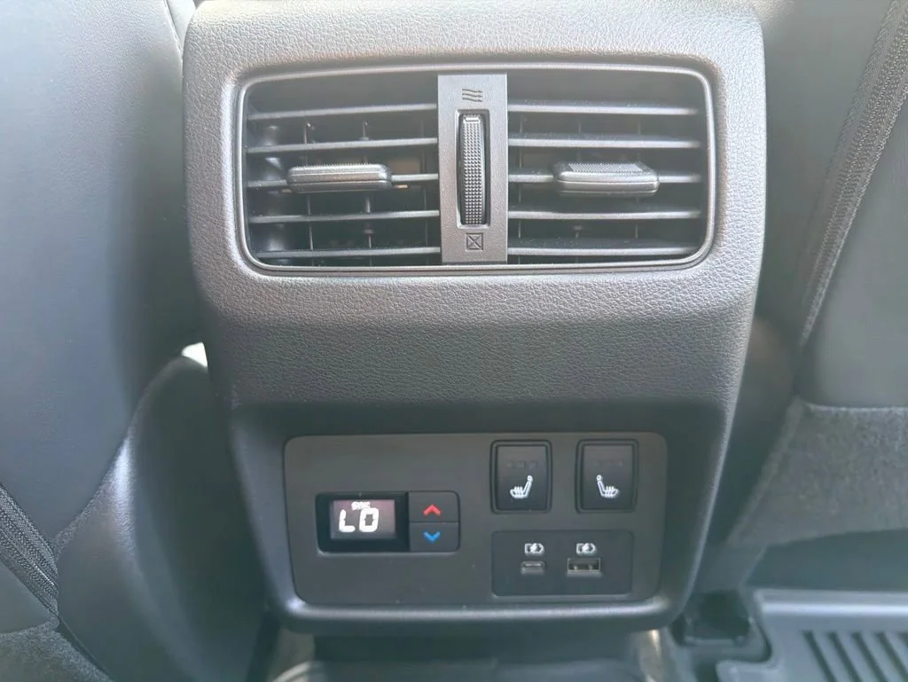 Used 2023 Black Nissan Platinum image 16