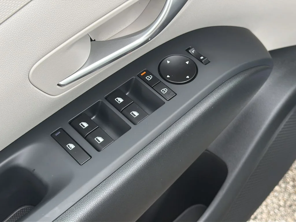 New 2026 Serenity White Pearl Hyundai SE image 19