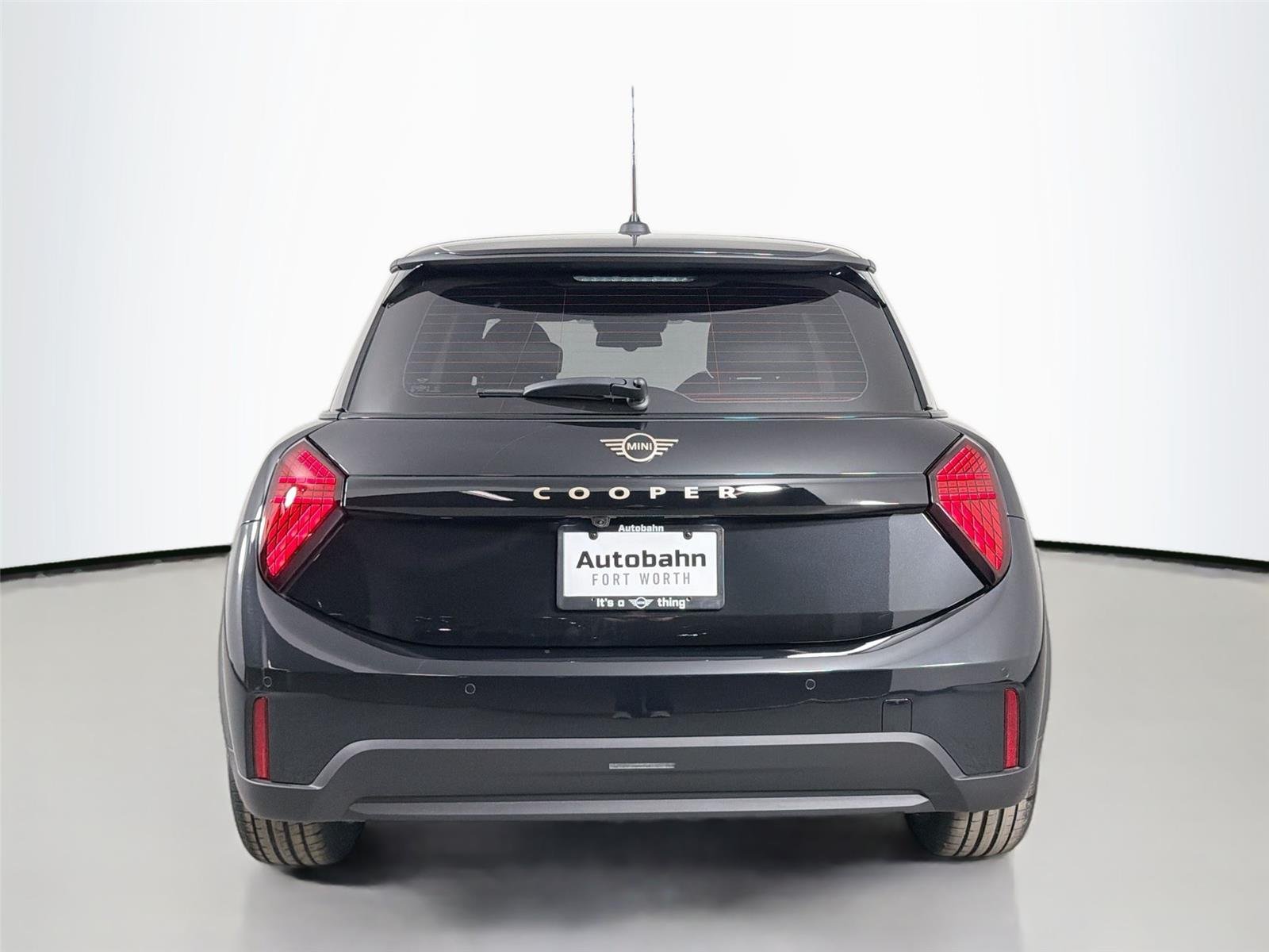 New 2026 Midnight Black II Metallic MINI Signature Plus image 6