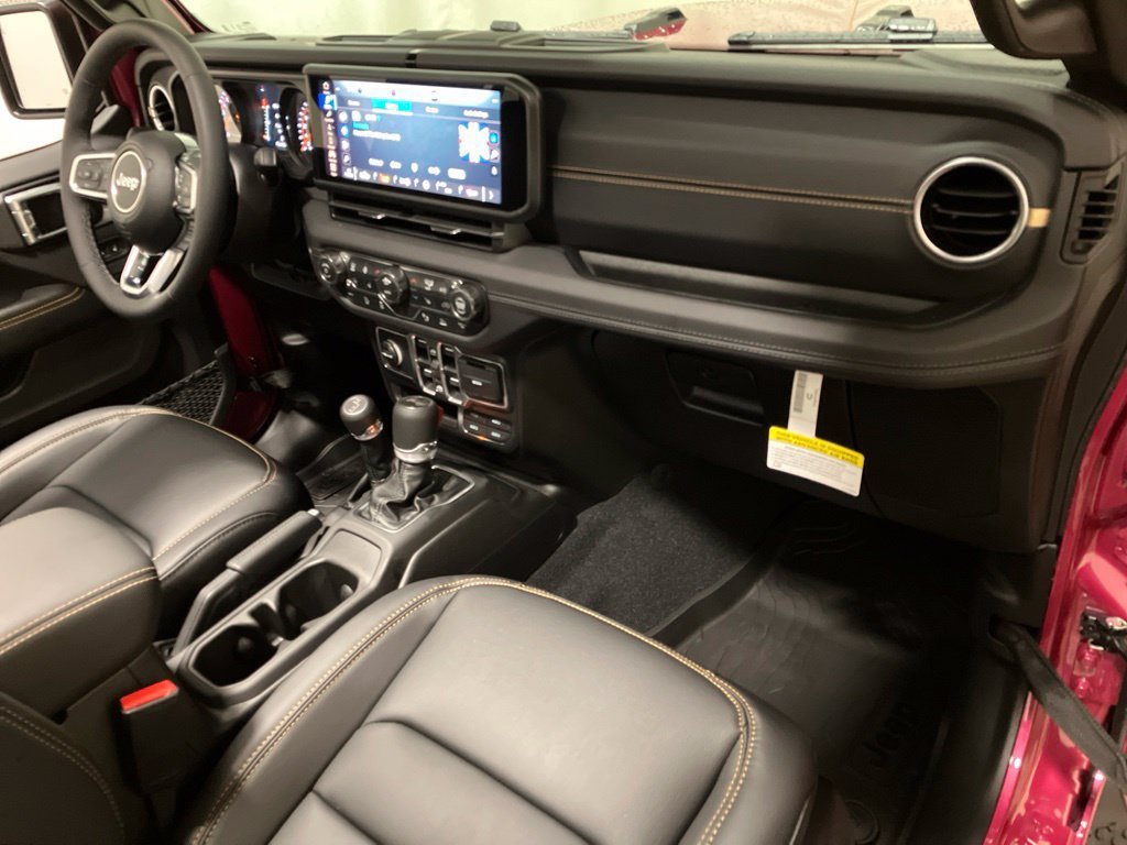 New 2026 Tuscadero Pearl-Coat Exterior Paint Jeep Sahara image 23