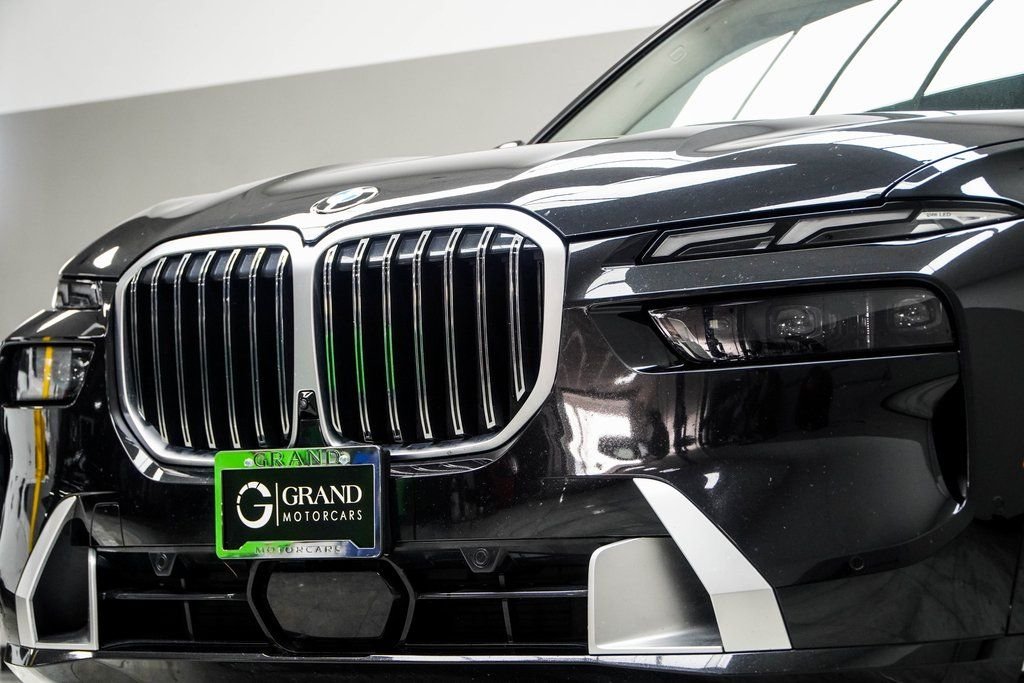 Used 2025 Black BMW xDrive40i image 2