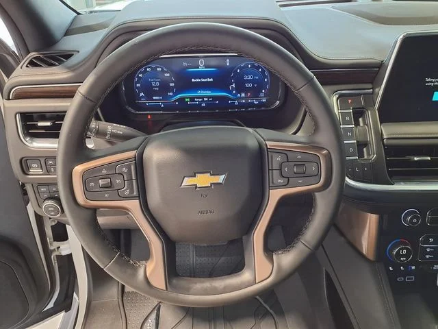 Used 2024 Pearl Chevrolet High Country image 10