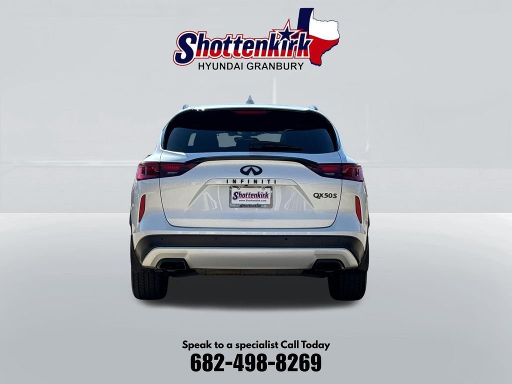 Used 2023 White INFINITI SPORT image 7