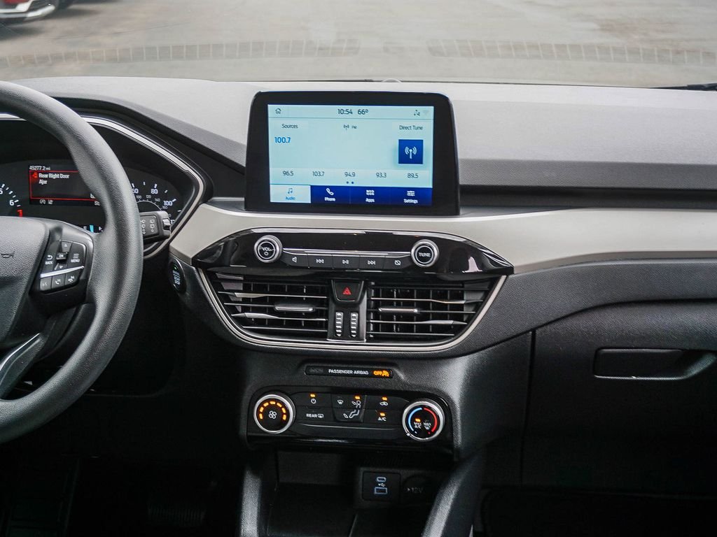Used 2022 Silver Ford SE image 16