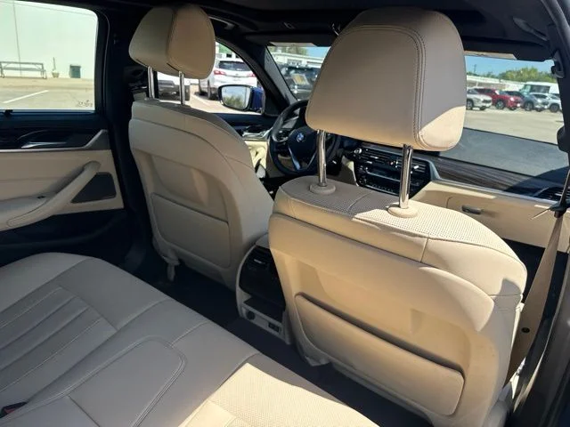Used 2022 Blue BMW 530i xDrive image 16
