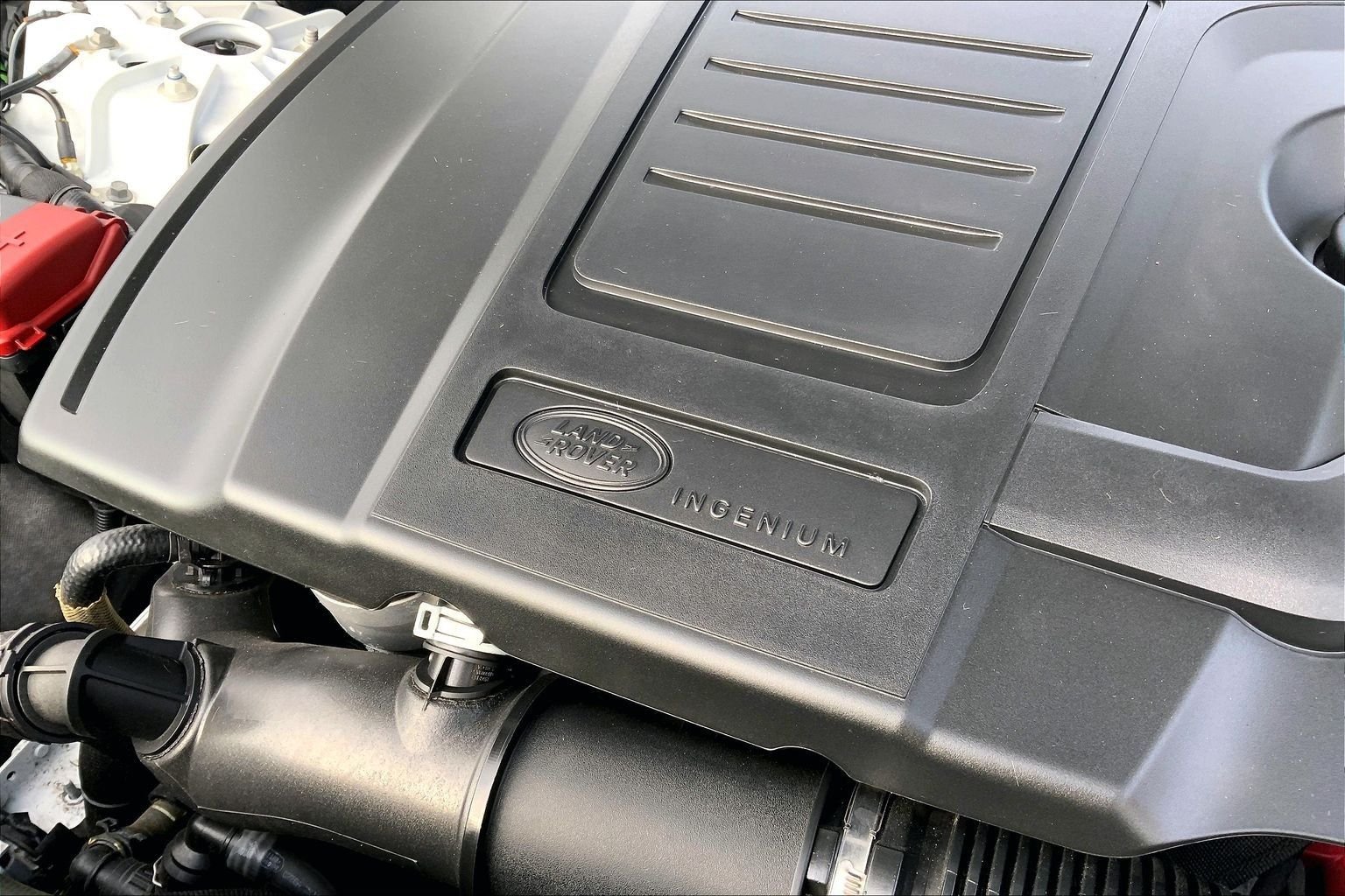 Certified Used 2026 Fuji White Land Rover Dynamic SE image 32