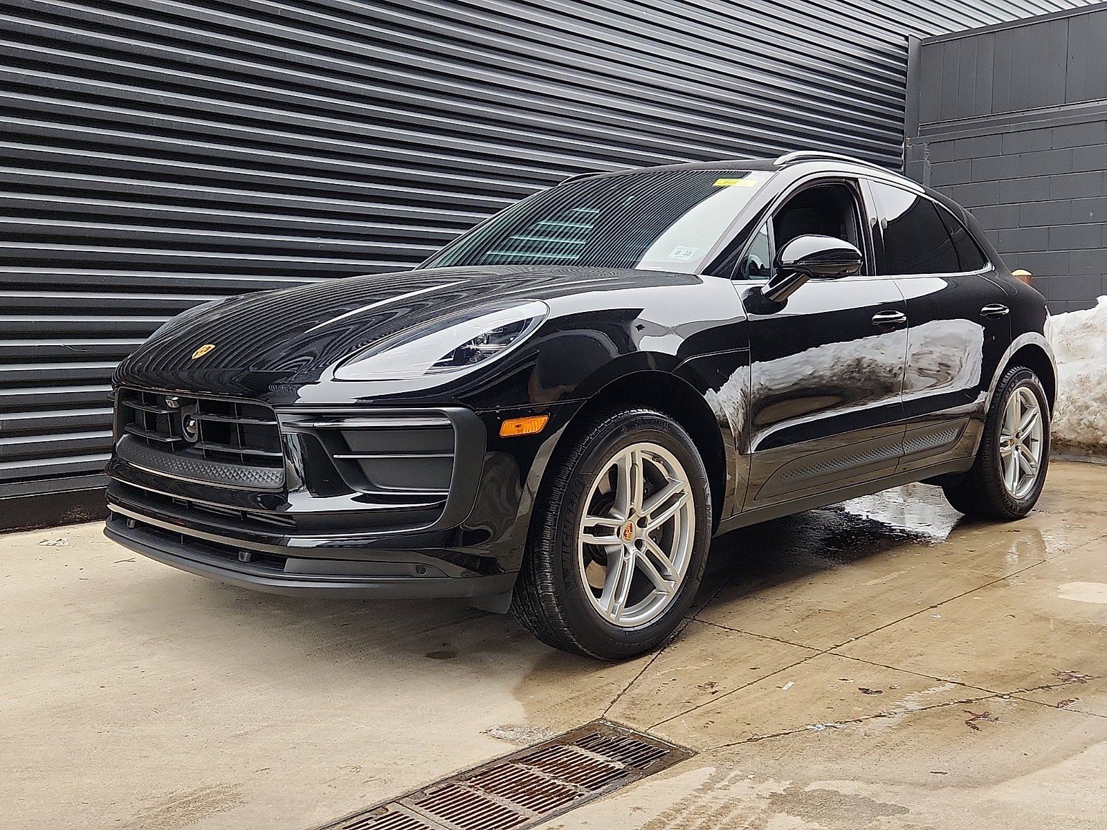 2025 Porsche Macan's photo