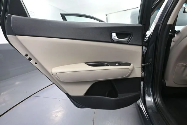 Used 2016 Green Kia LX image 28