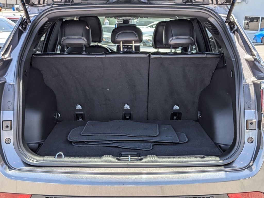 Used 2023 Gray Jeep Latitude image 8