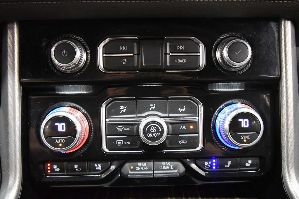 Used 2022 White GMC Denali image 25