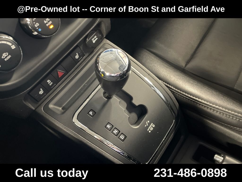 Used 2013 White Jeep Limited image 20
