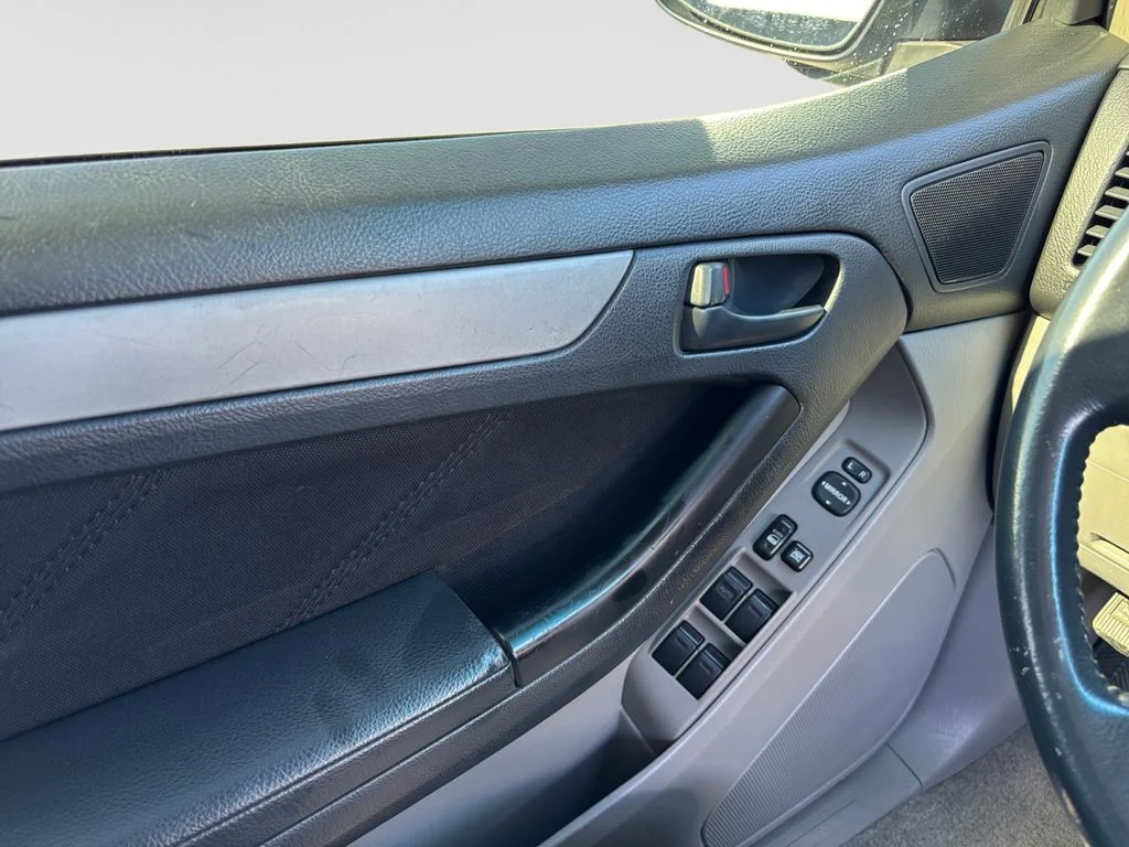 Used 2008 Silver Toyota SR5 image 17