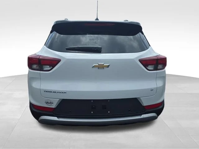 Used 2022 SUMMIT WHITE Chevrolet LT image 4