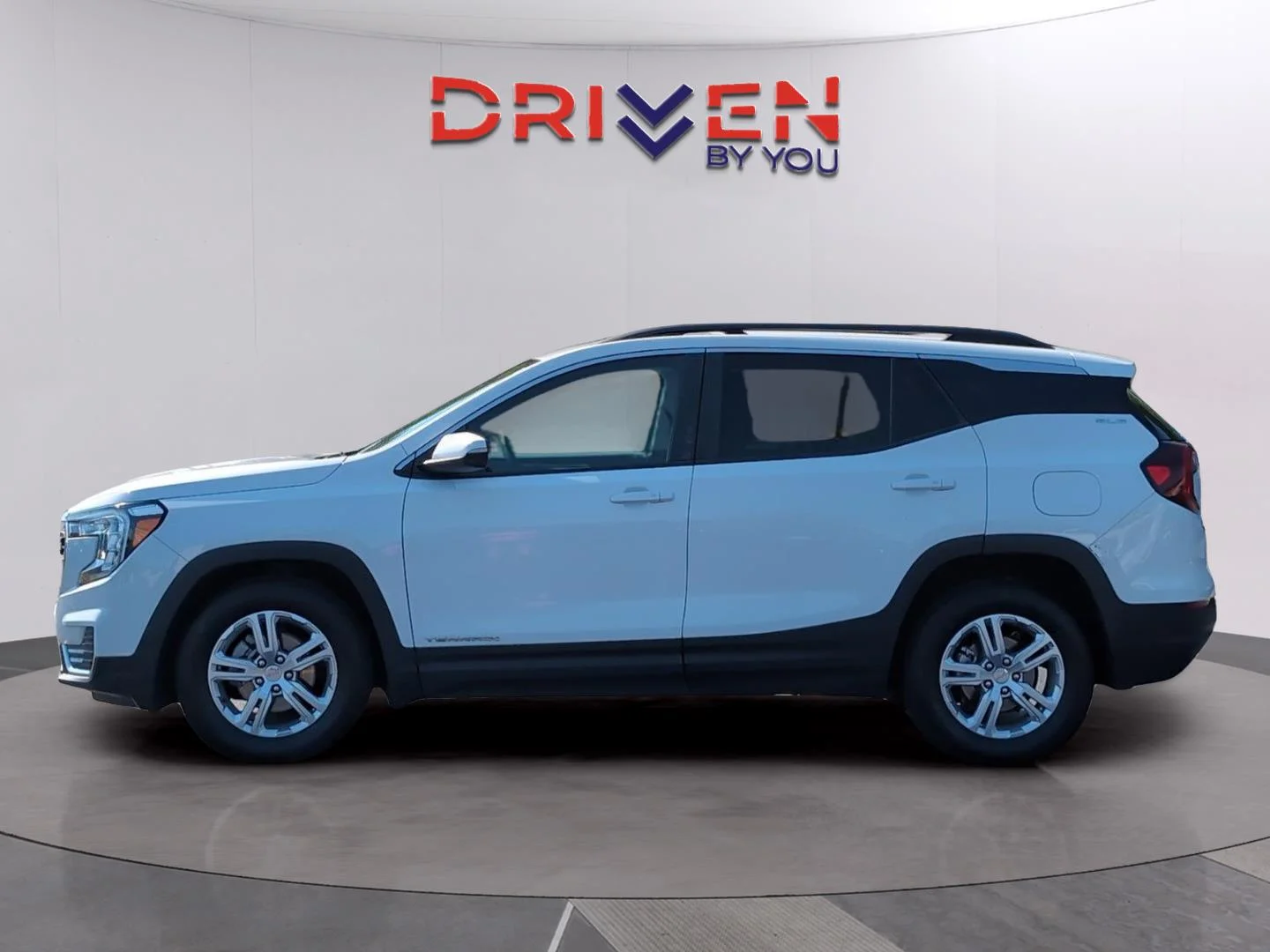 Used 2022 Summit White GMC SLE image 2