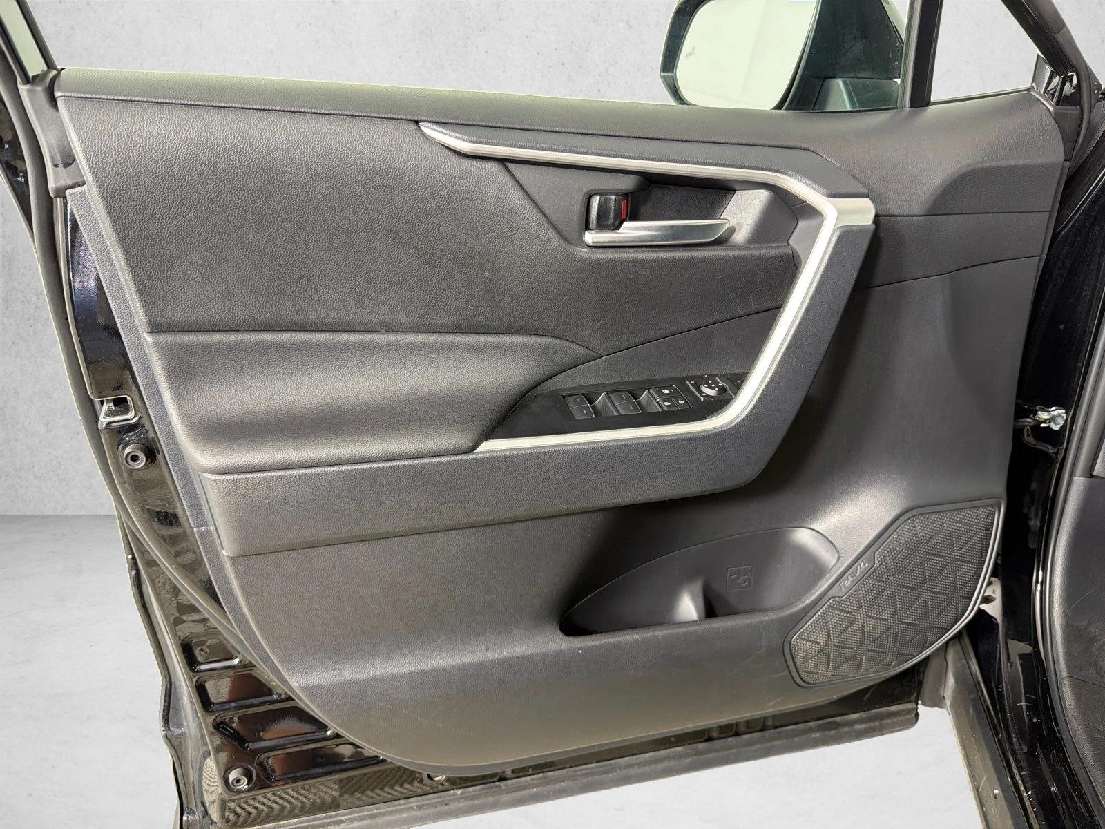 Used 2025 Midnight Black Metallic Toyota XLE image 10