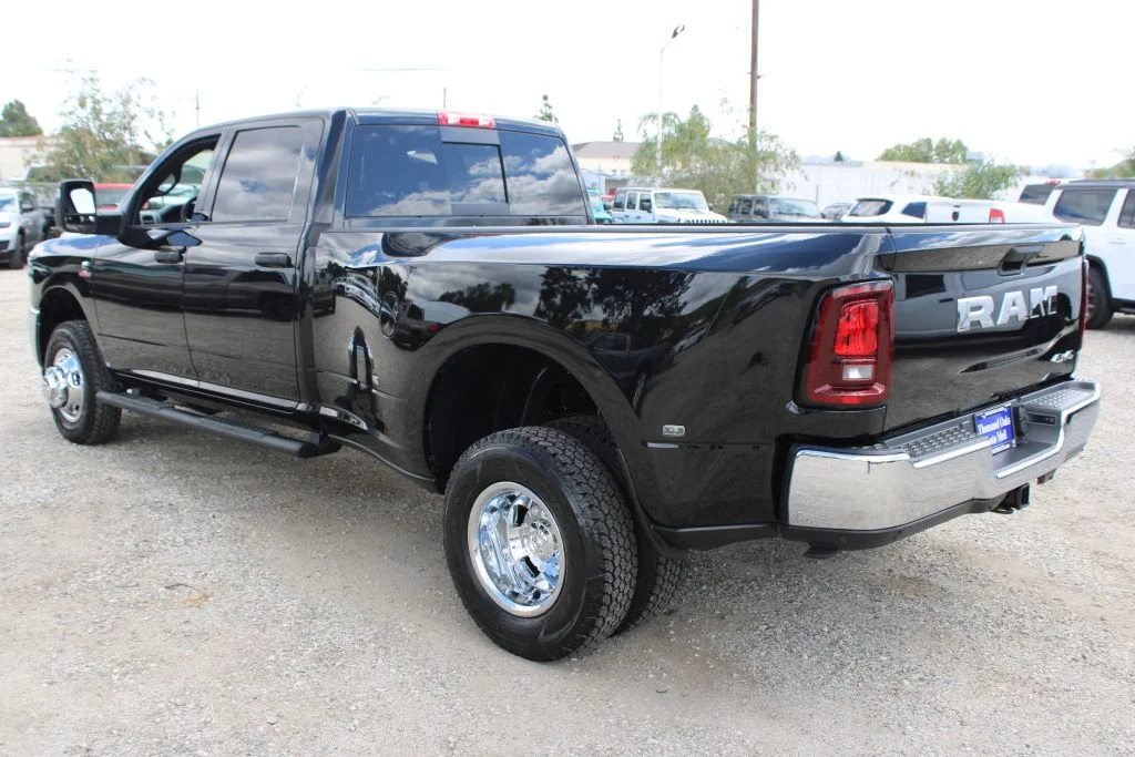 New 2026 Diamond Black Crystal Pearl-Coat Exterior Paint Ram Tradesman image 6