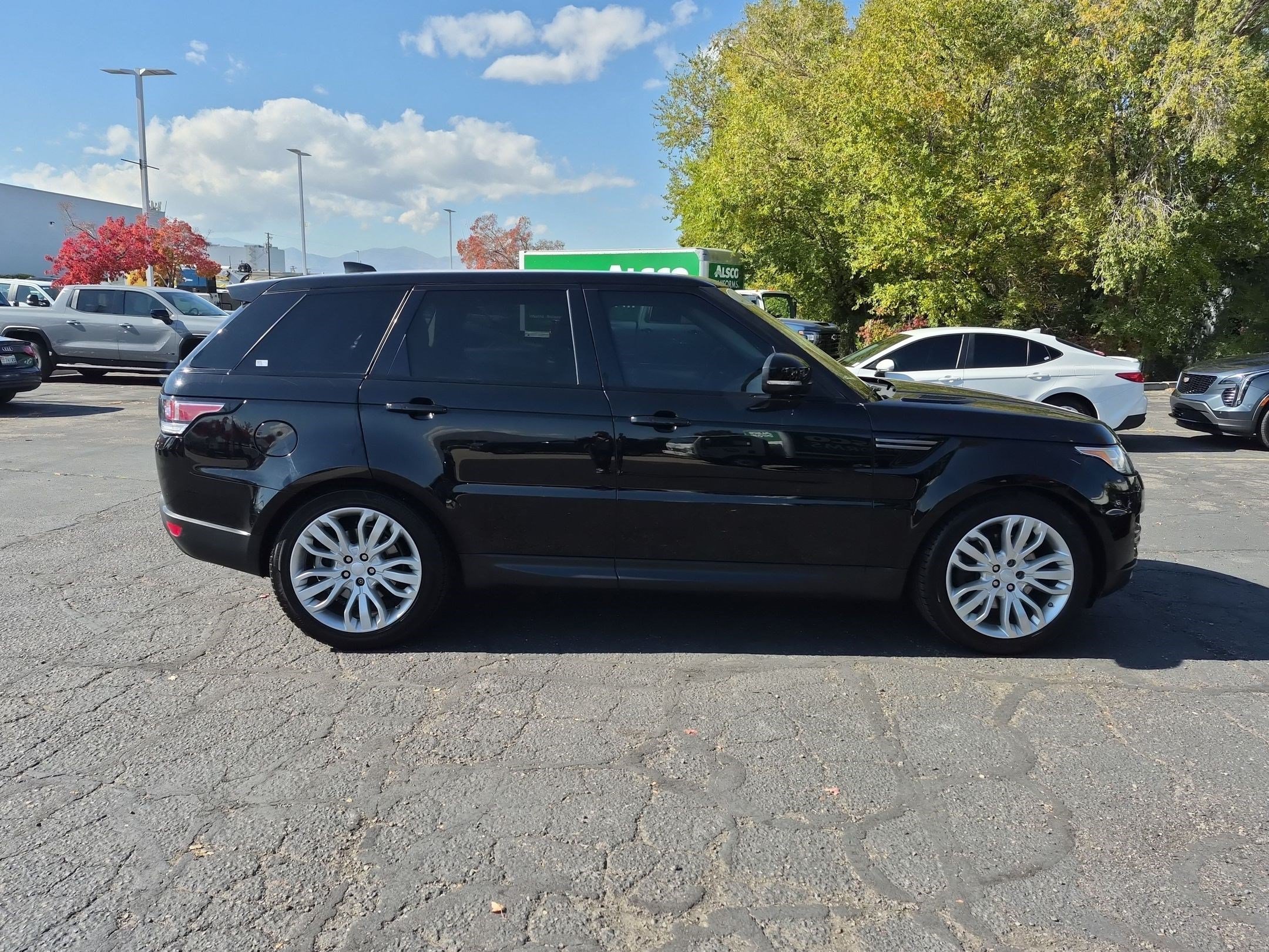 Used 2017  Land Rover SE image 6
