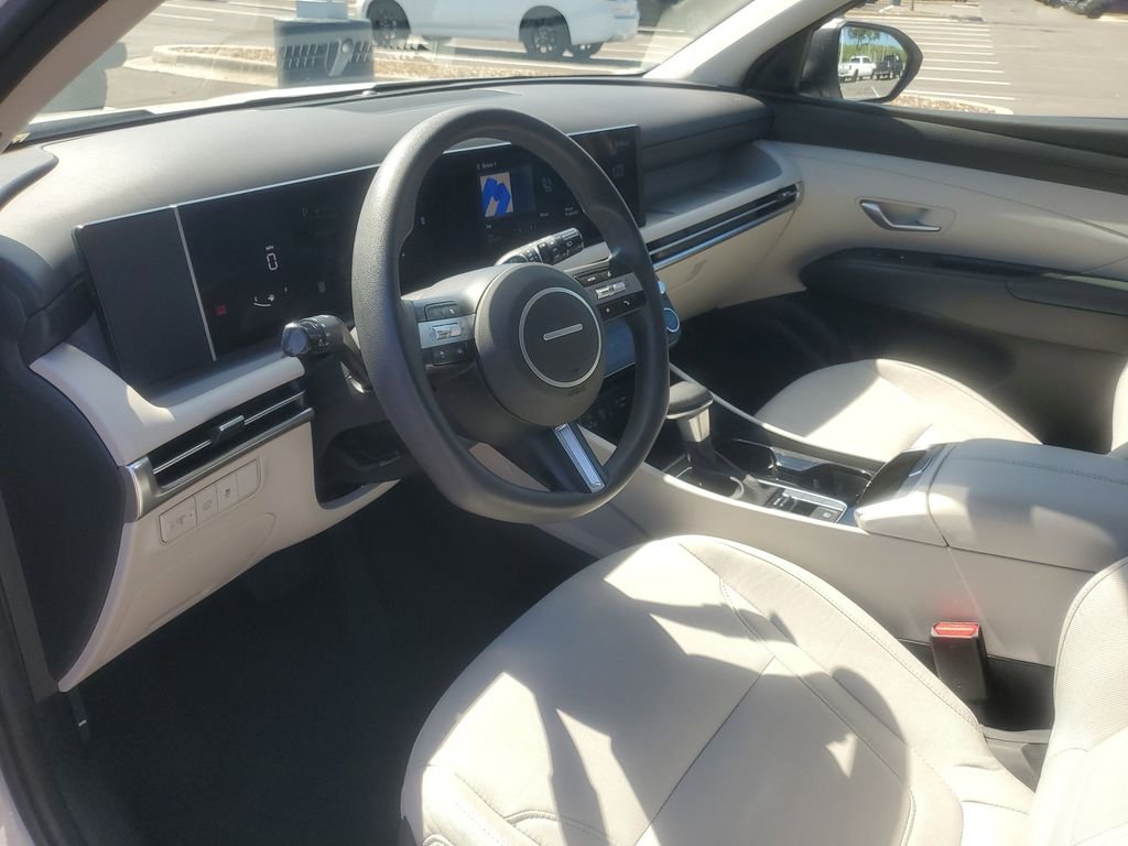 Used 2025 White Hyundai SEL image 9