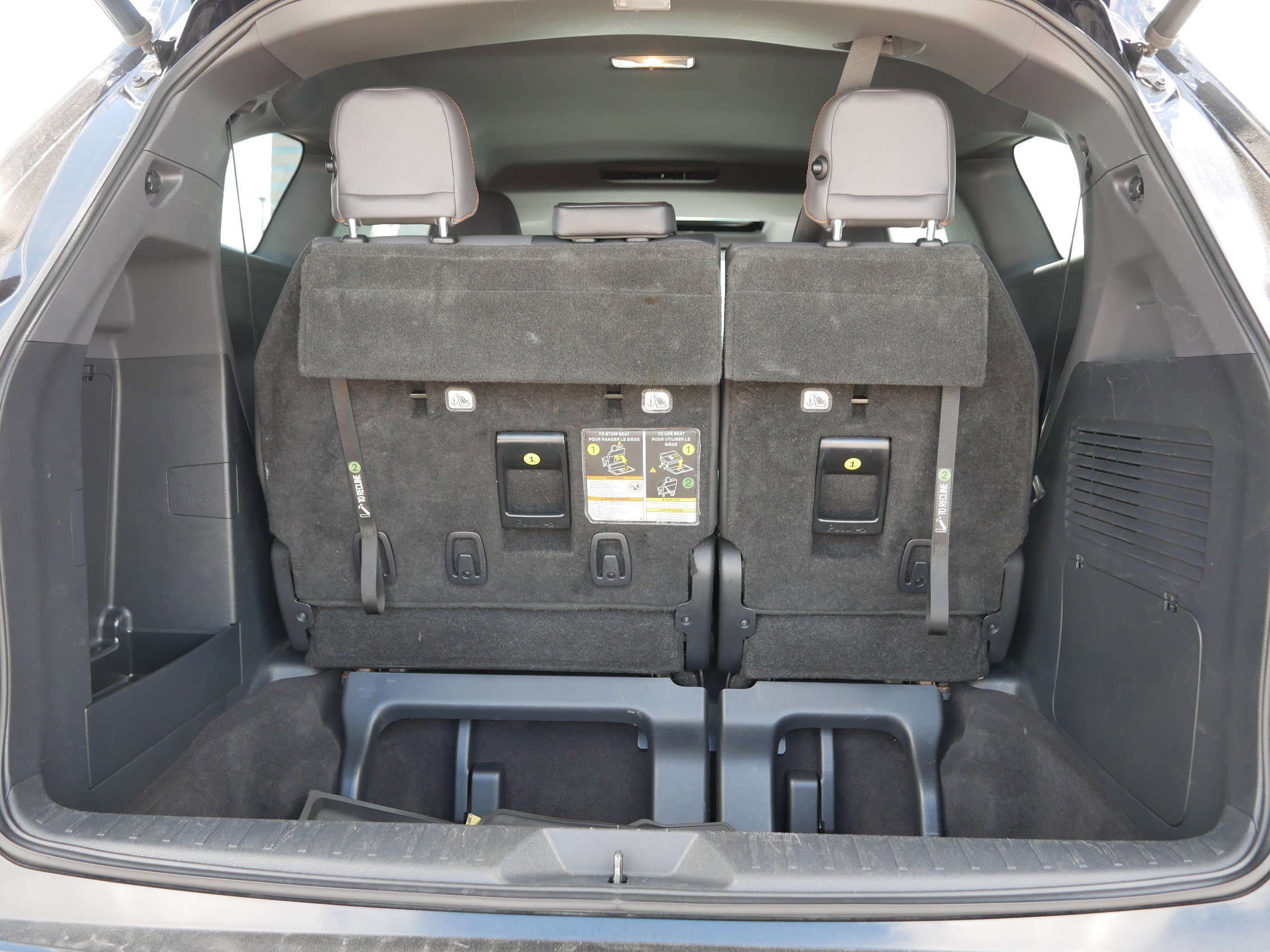 2021 Toyota Sienna XSE - Photo 18