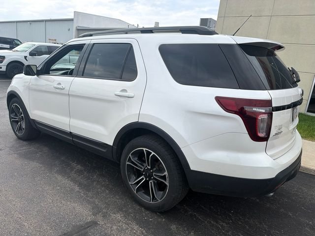Used 2015 White Ford Sport image 9