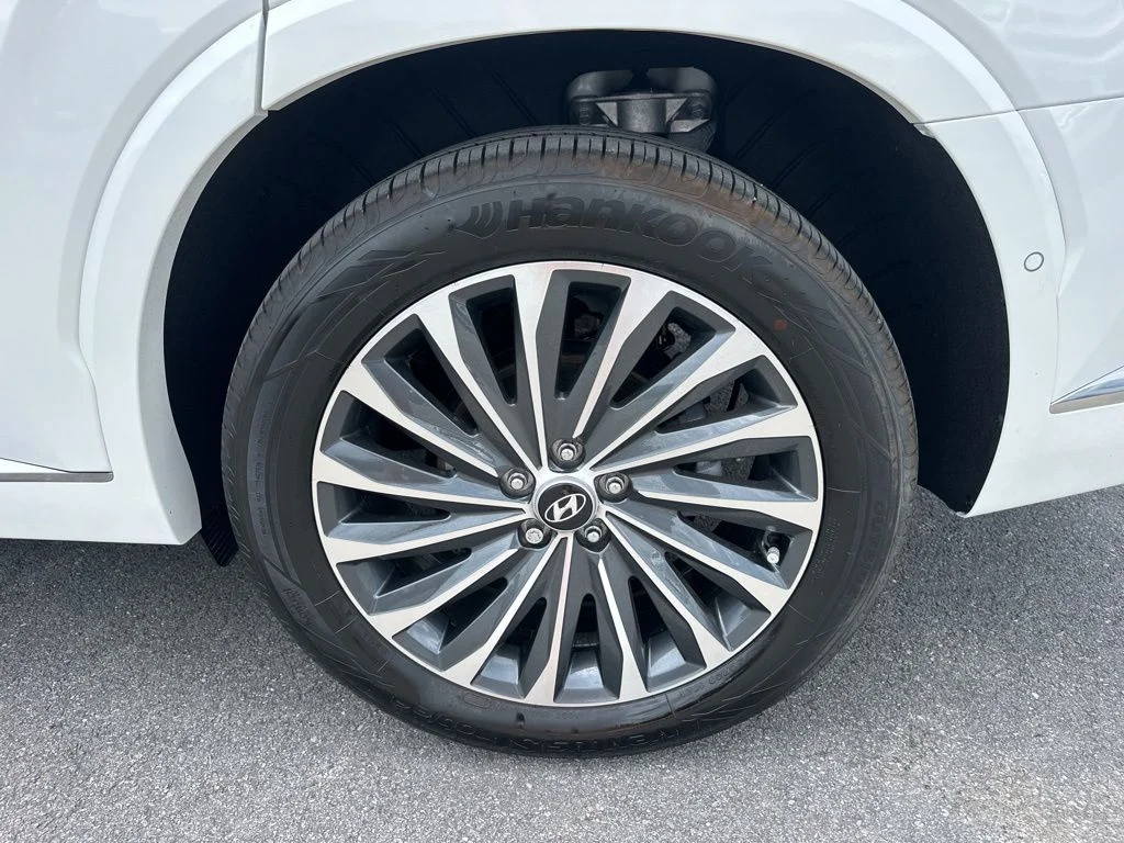 Used 2025 White Hyundai Calligraphy image 12