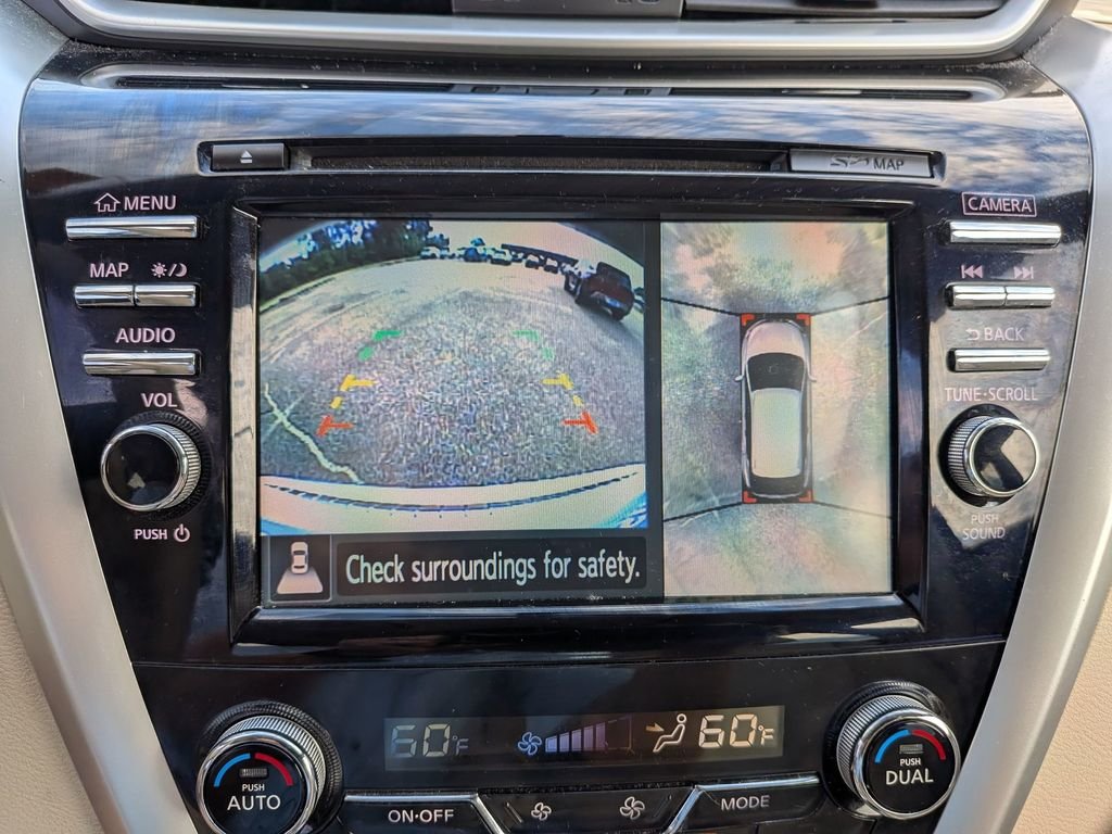 Used 2018 White Nissan Platinum image 26