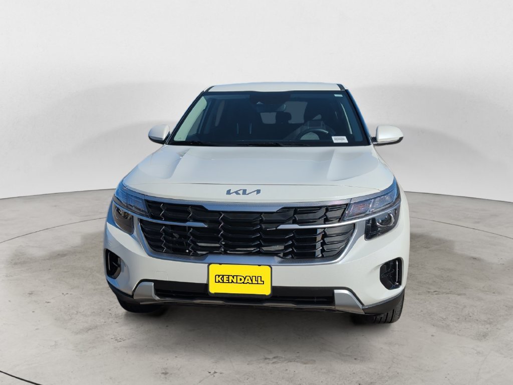 Certified Used 2026 White Kia LX image 3