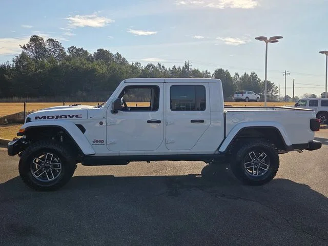 New 2026 Bright White Clear-Coat Exterior Paint Jeep Mojave image 5