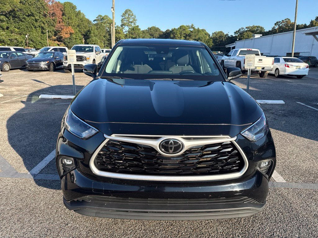 Used 2022 Black Toyota LE image 9