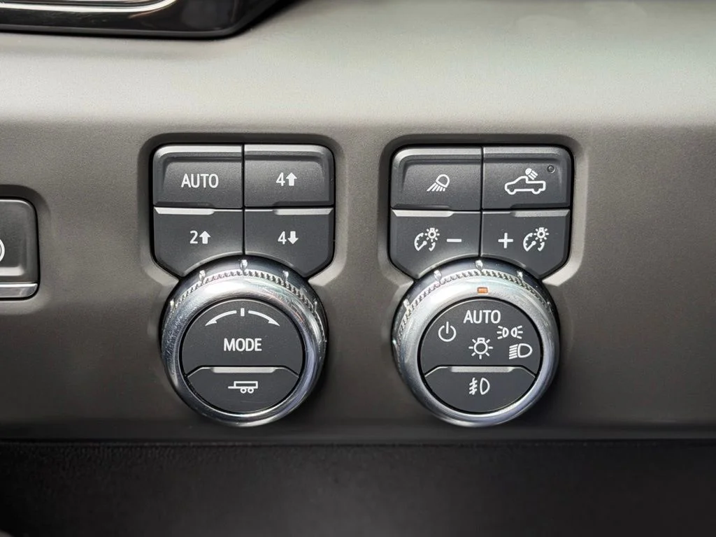 Used 2025 Silver GMC Denali image 26