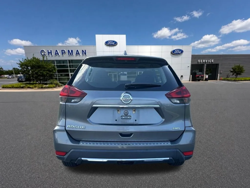 Used 2018 Gray Nissan S image 4
