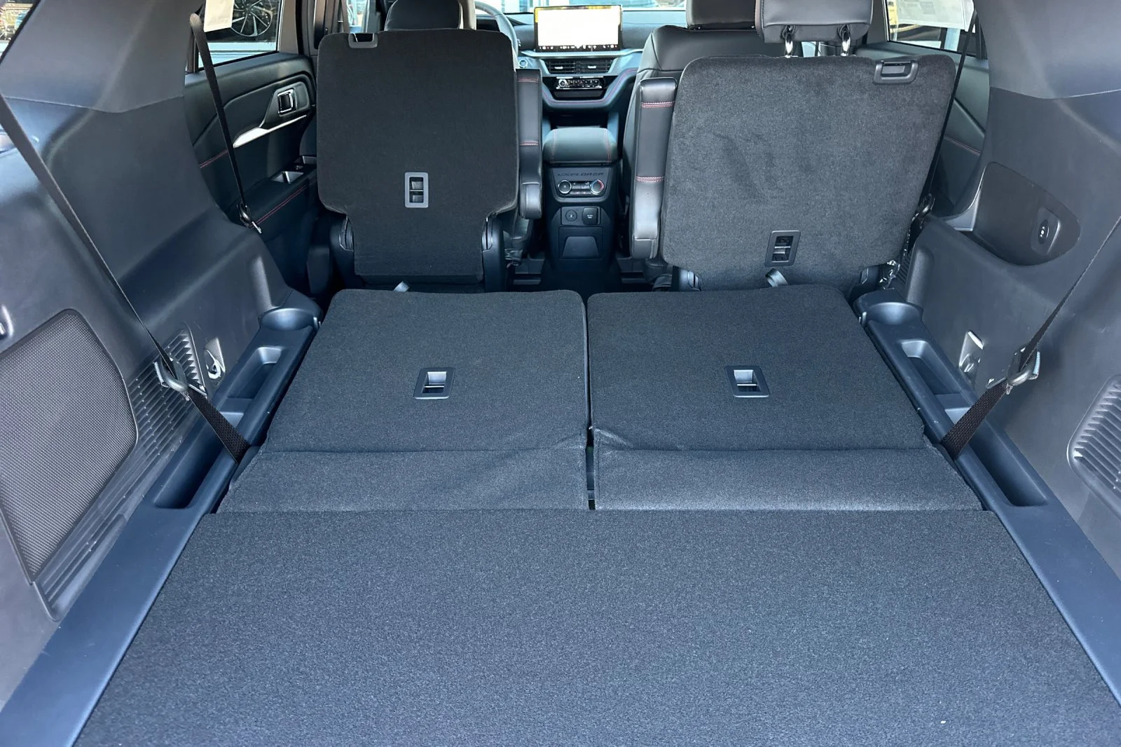 2026 Ford Explorer ST - Photo 15