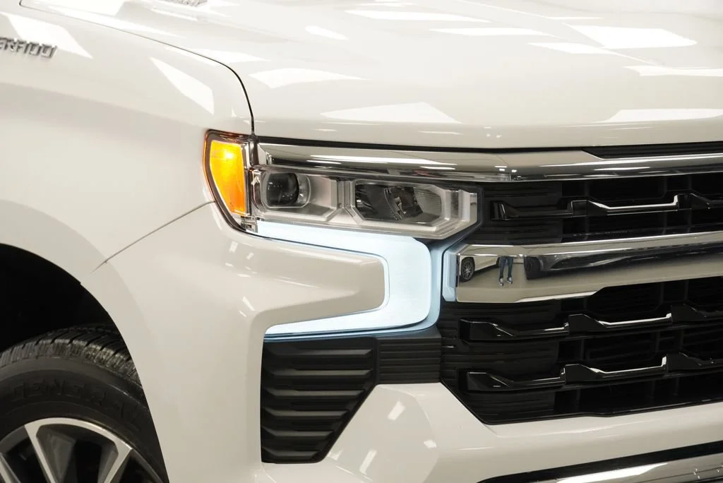 Used 2024 Summit White Chevrolet LT (2FL) image 32