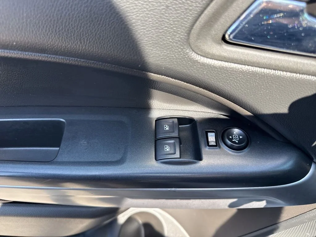 Used 2022 Summit White Chevrolet LT image 22