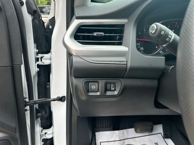 Used 2023 White GMC SLE image 21