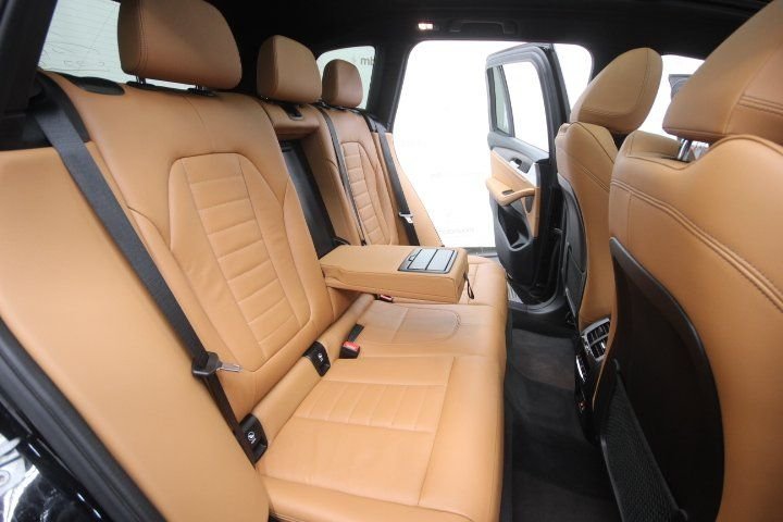 Used 2020 Black BMW xDrive30i image 24