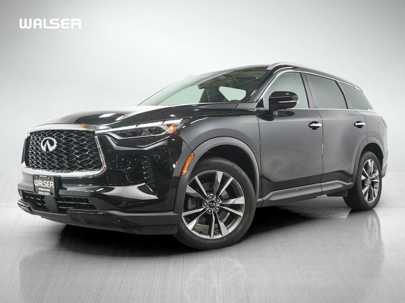 Used 2023 Mineral Black INFINITI LUXE image 1