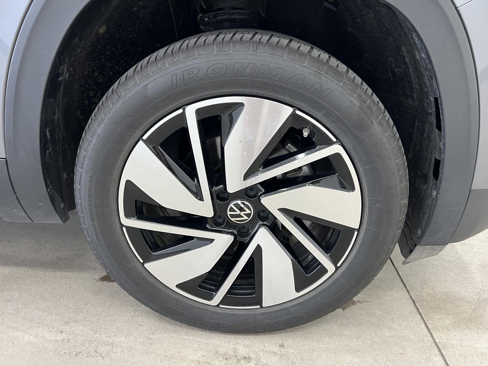 2025 Volkswagen Atlas SE w/Tech - Photo 8