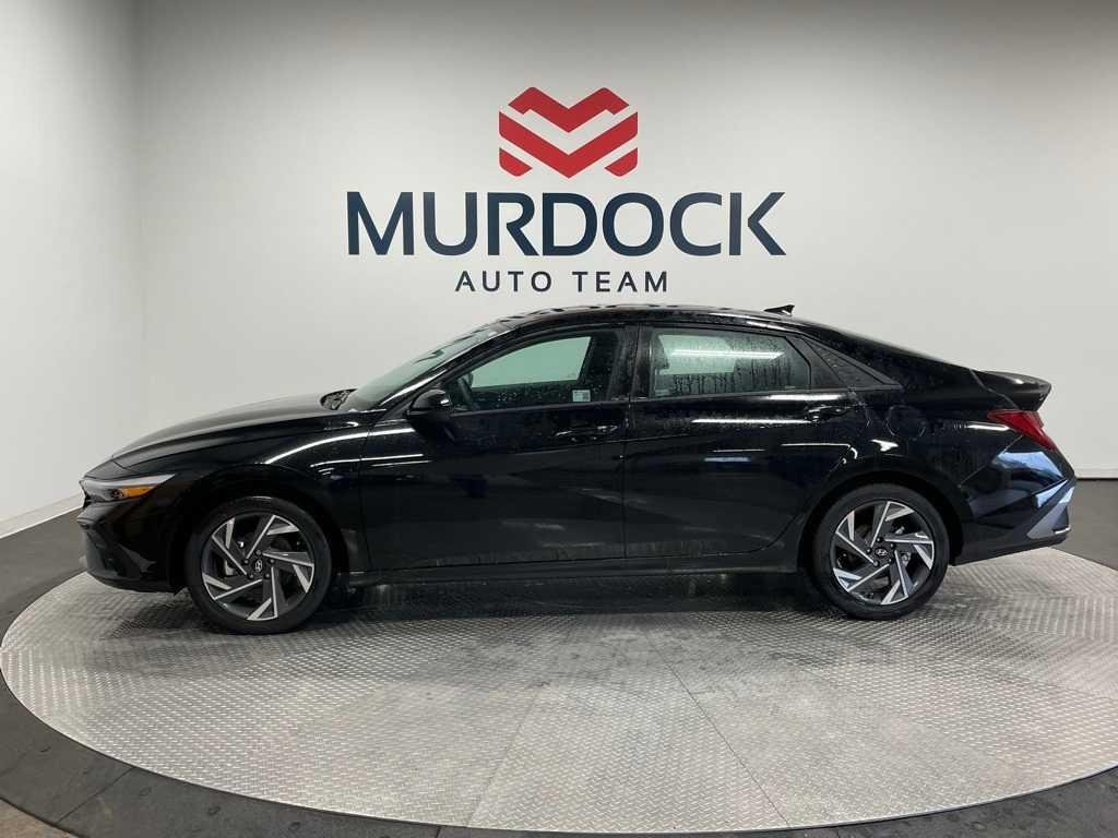 New 2025 Abyss Black Hyundai SEL Sport image 9