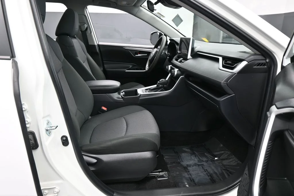 Used 2025 Ice Toyota XLE image 36