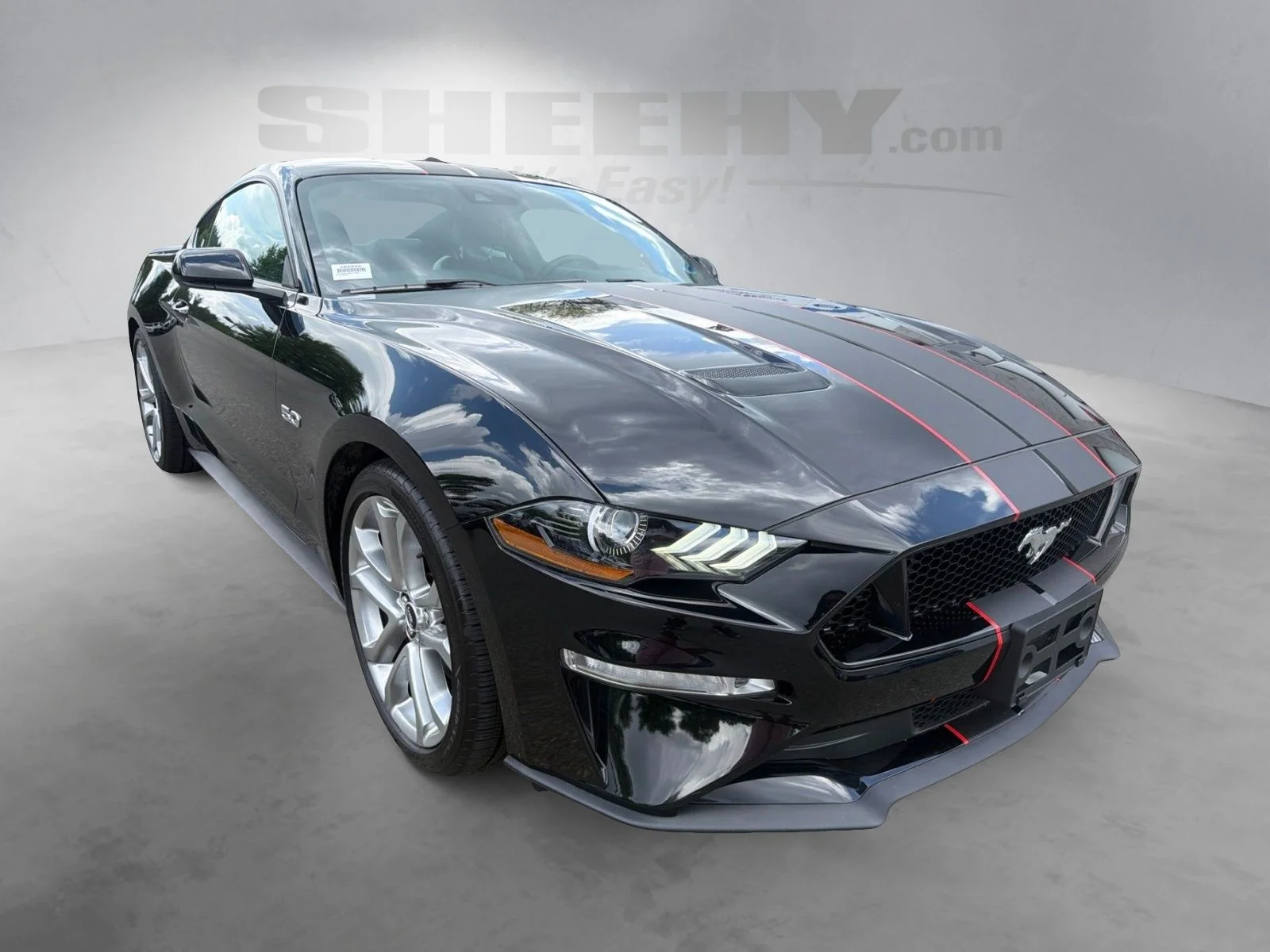 Used 2021  Ford GT Premium image 2
