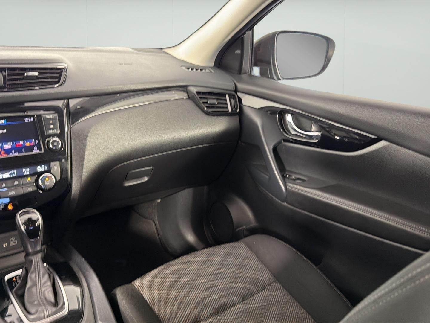 Used 2022 Magnetic Black Pearl Nissan SV image 19