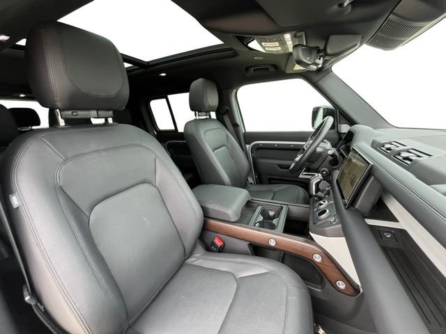Used 2024  Land Rover S image 16