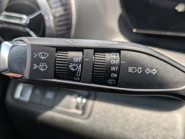 Used 2025 Summit White Chevrolet LT image 27