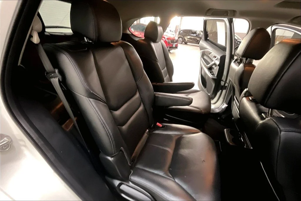 Used 2023 White Mazda Touring image 27