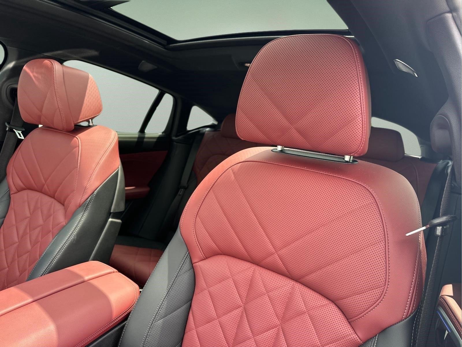 Used 2025  BMW M60i image 25